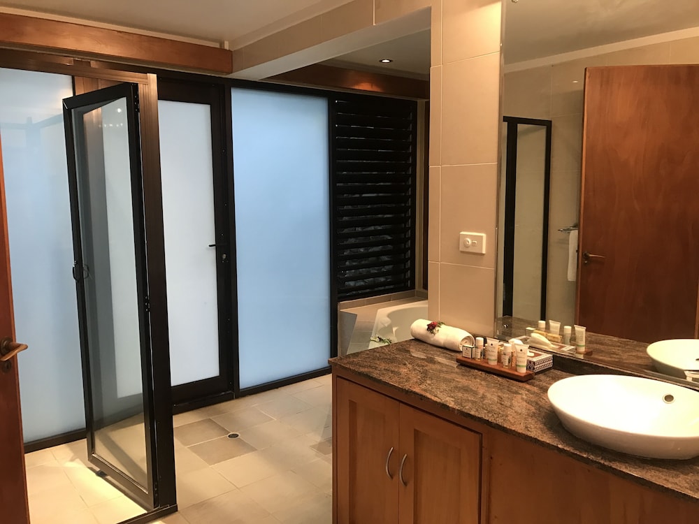 2 Bedrooms, Garden Villa, King and Twin Beds