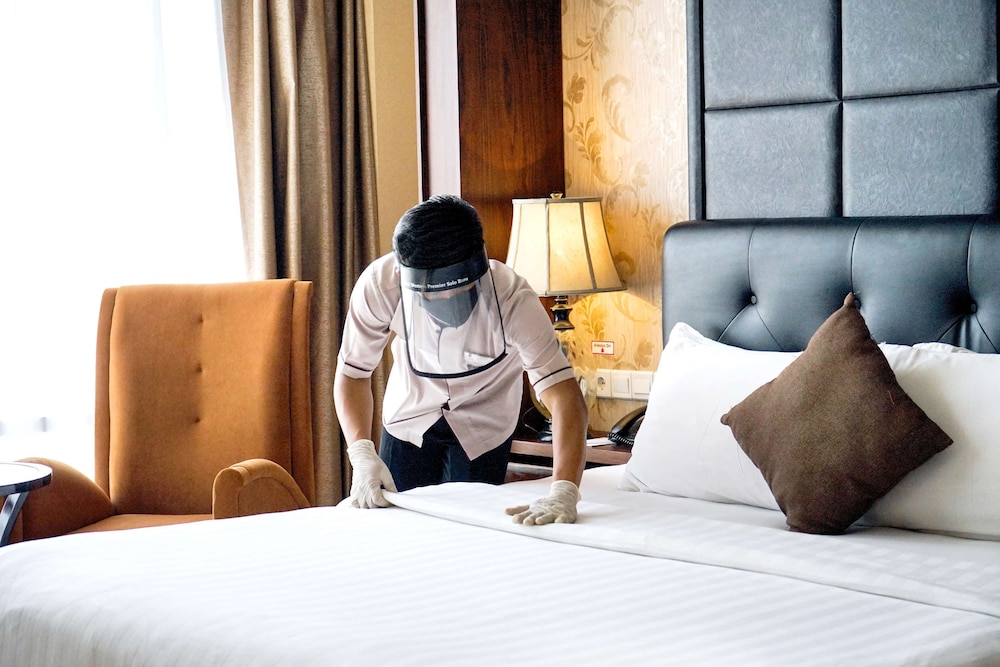 Grand Mercure Solo Baru 17/40