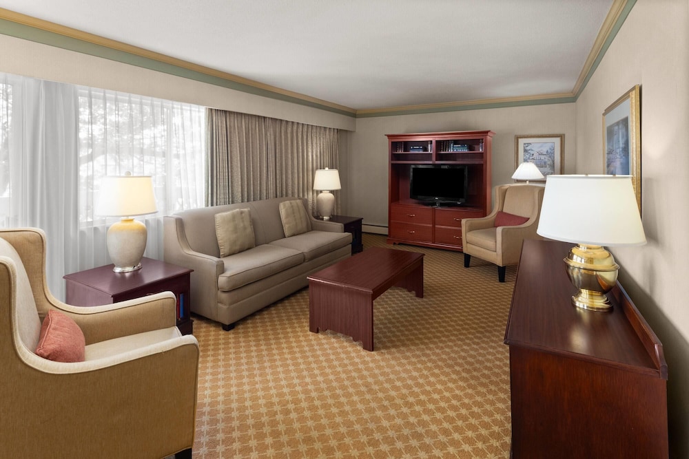 Royal Scot Hotel & Suites, Trademark Collection by Wyndham 53/76