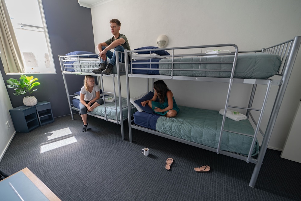 Nomads Capital Backpackers Wellington- Adults only 10/63