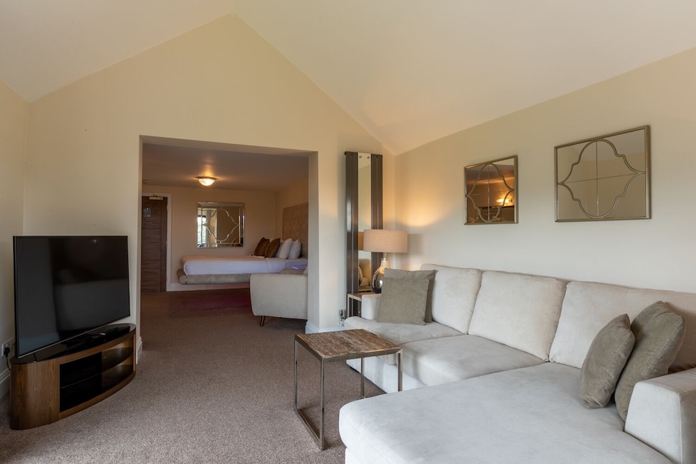 Lakes Hotel and Spa (ex The Burnside Hotel and Spa) 63/84