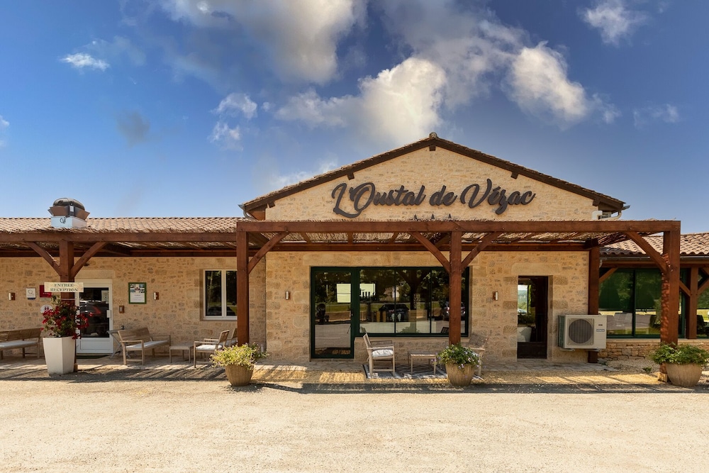 HOTEL L OUSTAL 2/50