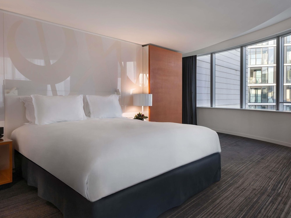 JUNIOR SUITE, KING BED, WORKING AREA