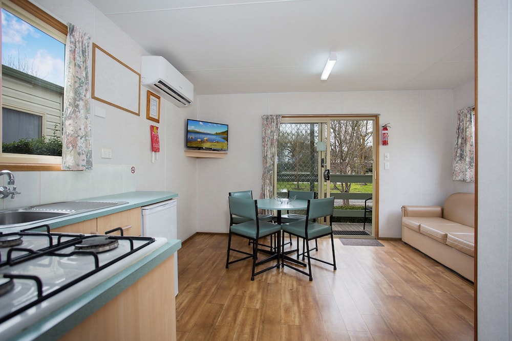 LAKE HAMILTON MOTOR VILLAGE AND CARAVAN PARK 20/50