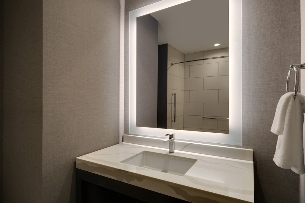 Hyatt House LAX - Century Blvd 48/50