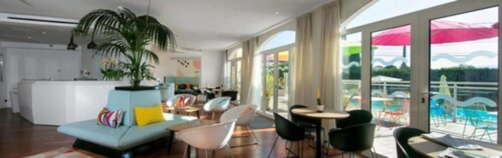 Adonis Mougins 37/54