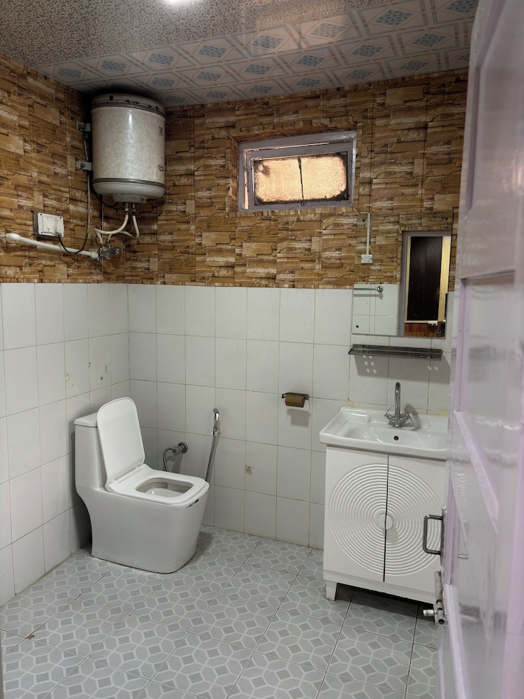 Hotel Ekant Lodge 48/50