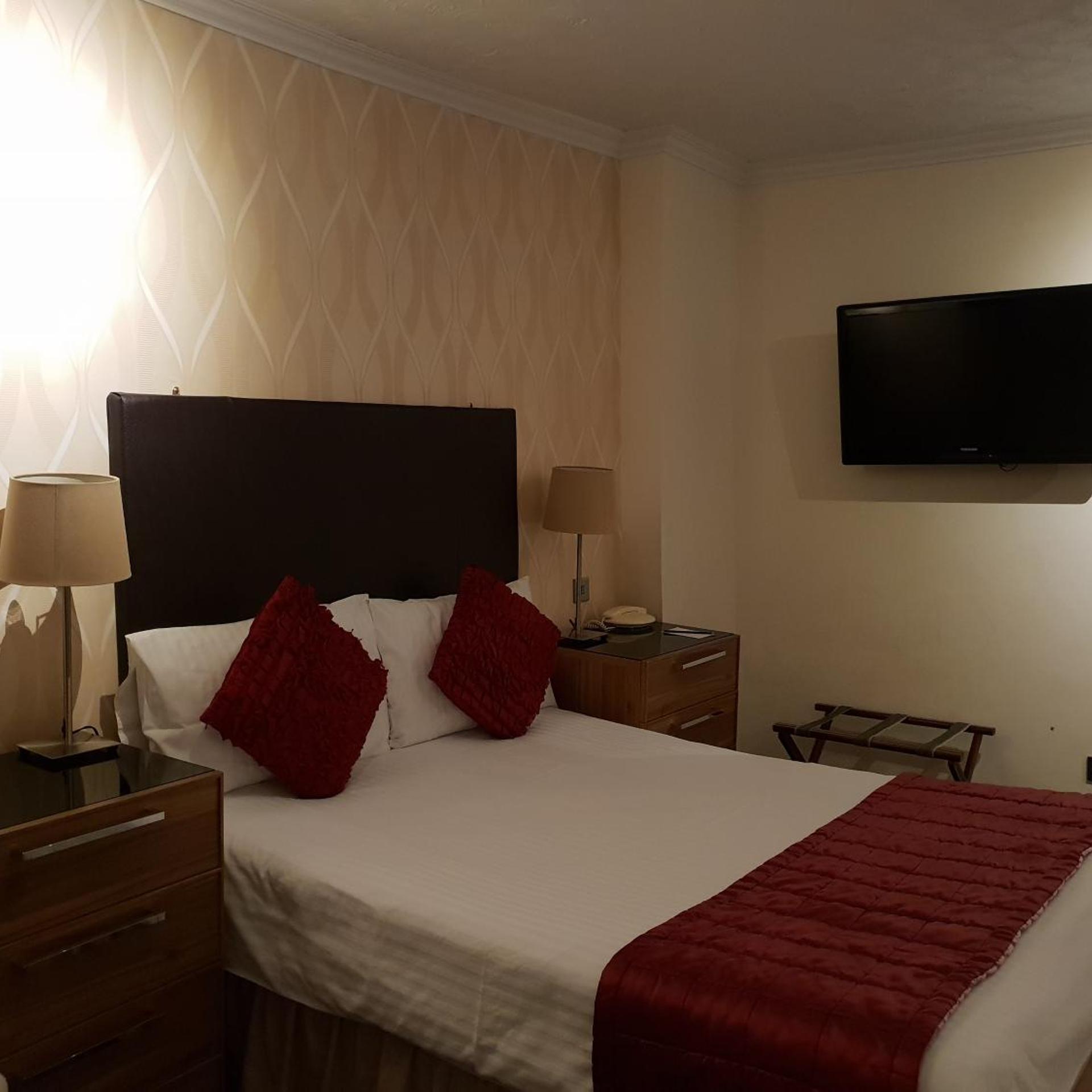 Ascot Hotel 30/50