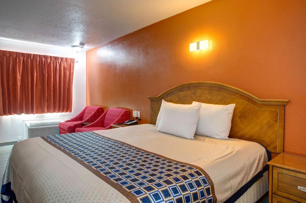 ROOM, KING BED, ACCESSIBLE