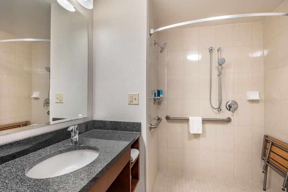 Drury Plaza Hotel Columbia East 46/50