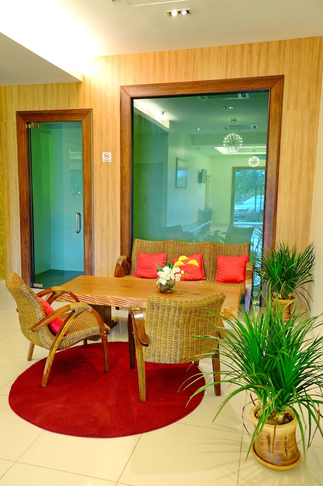 Rimba Hotel 38/39