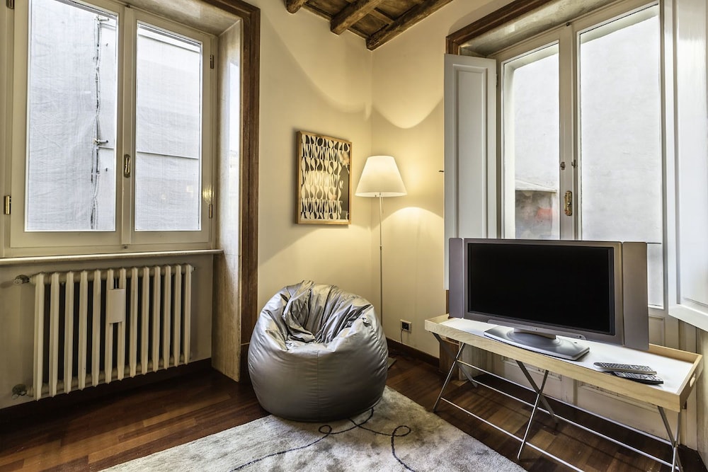 Luxury Flat in the Center of Rome 12/17