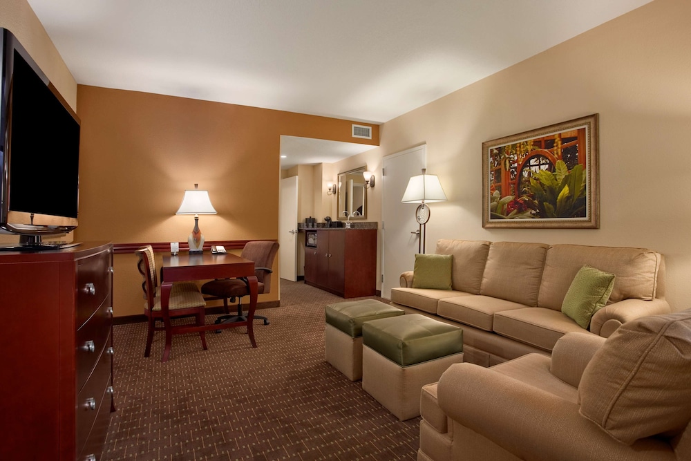 Embassy Suites By Hilton Orlando Lake Buena Vista South 41/82