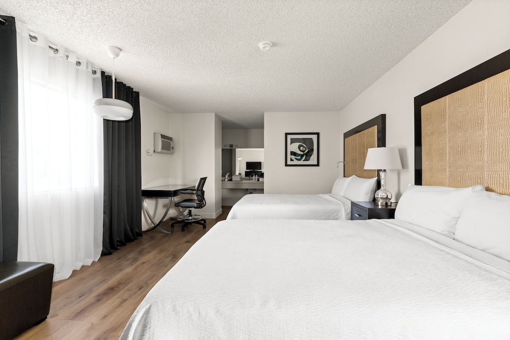 STANDARD, 2 QUEEN BEDS