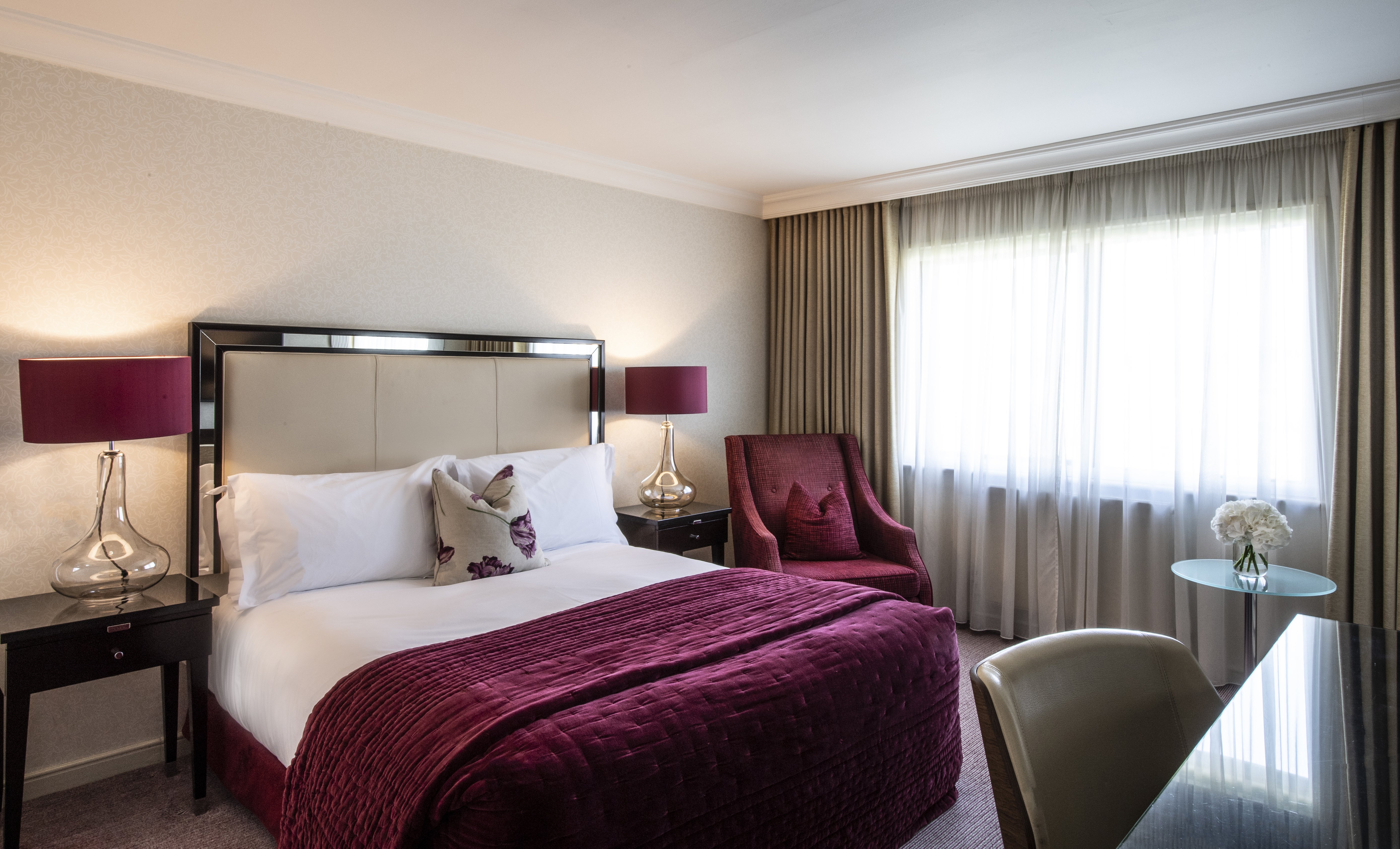 DELUXE, KING BED