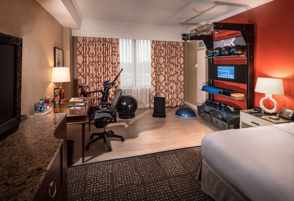 Hilton Anatole 32/90