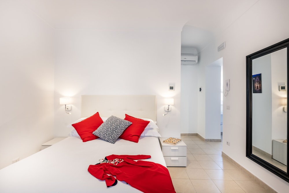 Lemoni Suite 9/56