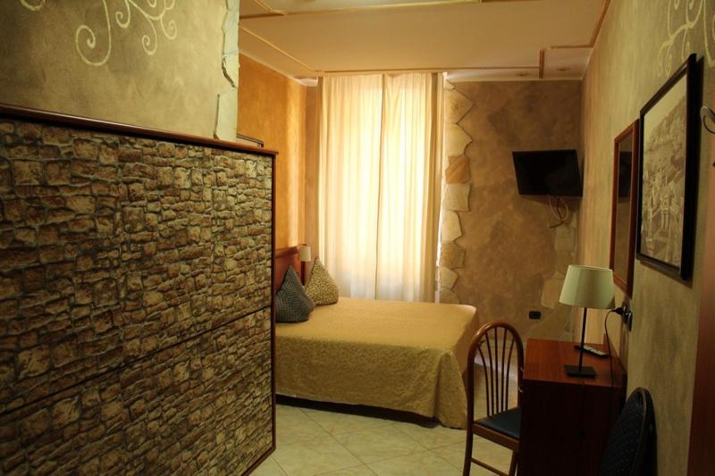 HOTEL DELLA POSTA 69/83
