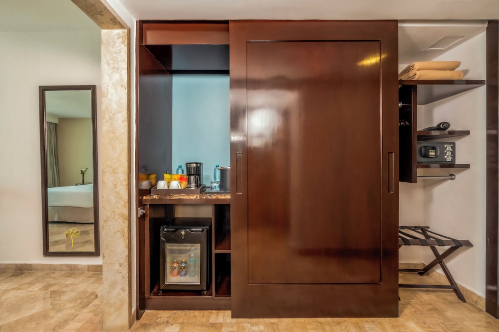 Krystal Grand Cancun All Inclusive 8/50