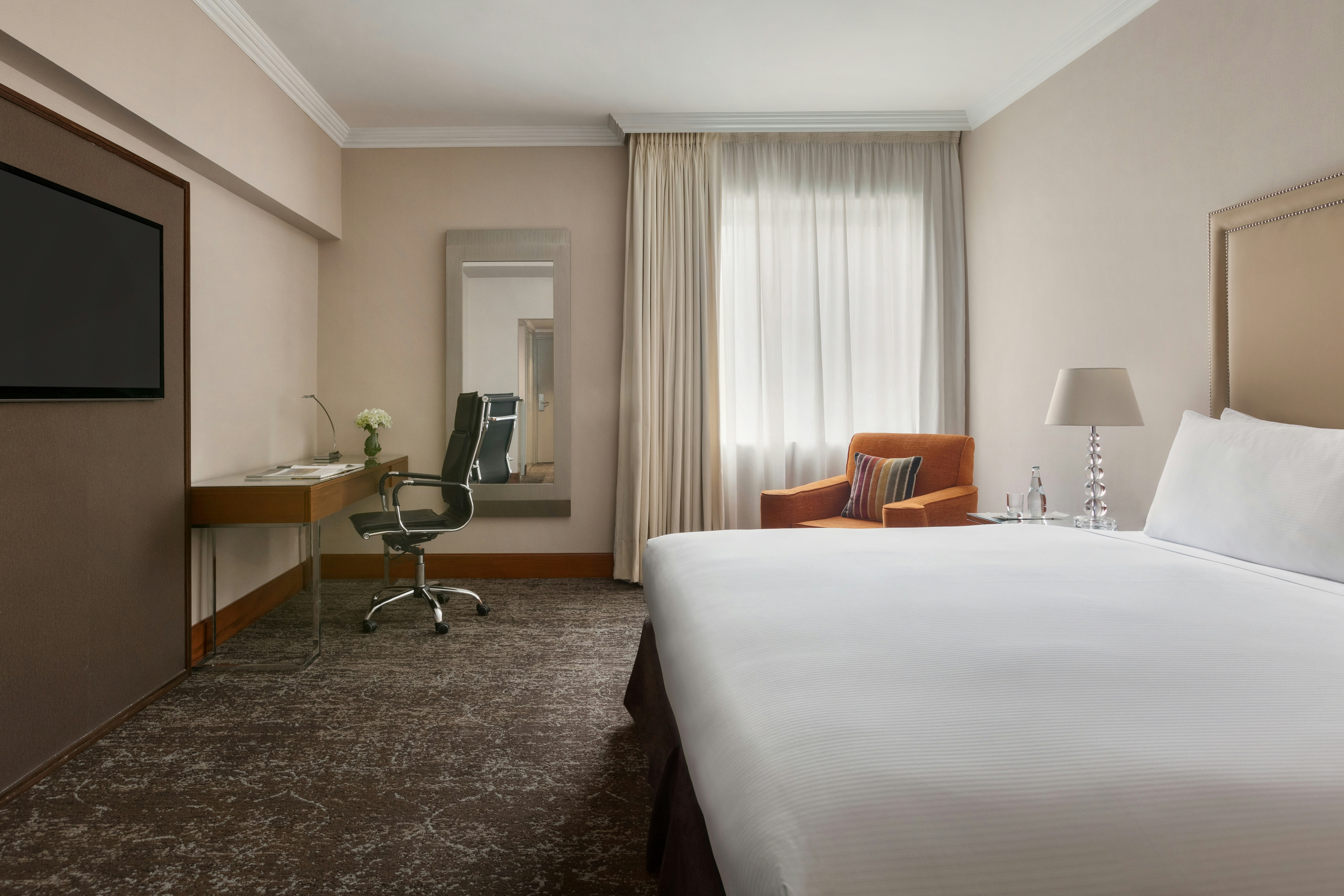 SUITE, KING BED, ACCESSIBLE