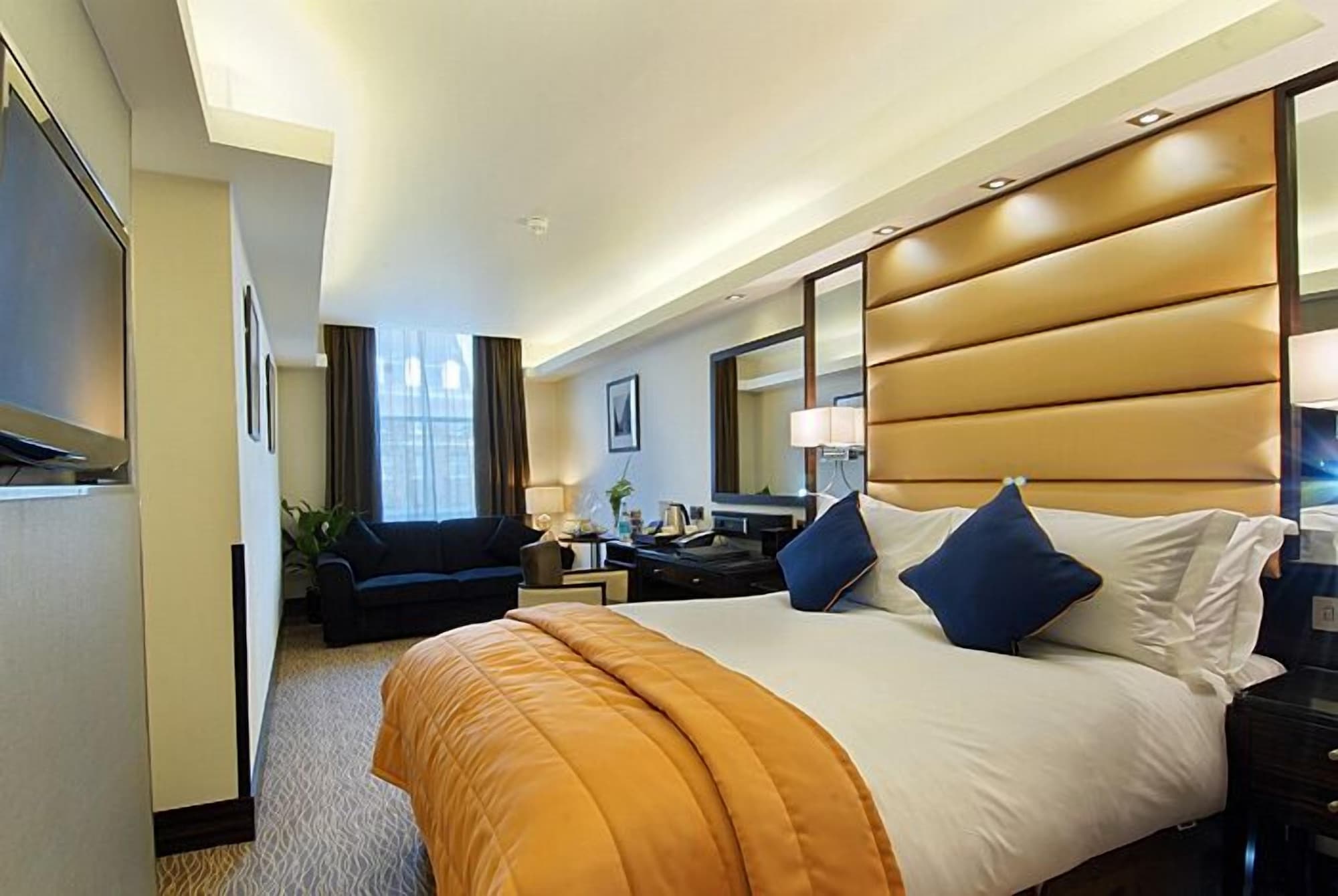 CLUB, DOUBLE BED