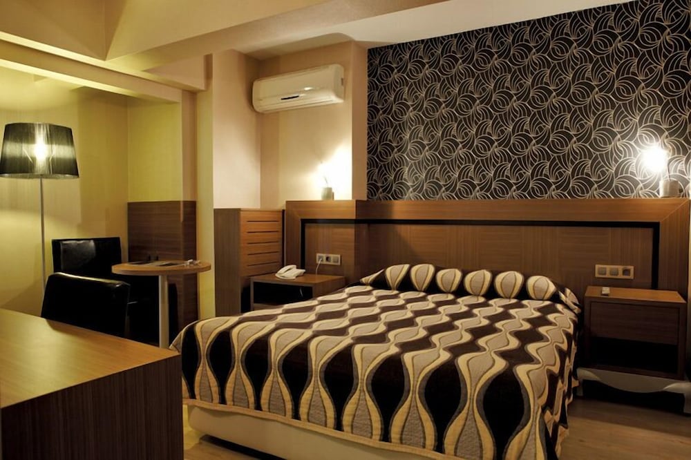 Susuzlu Hotel 6/28
