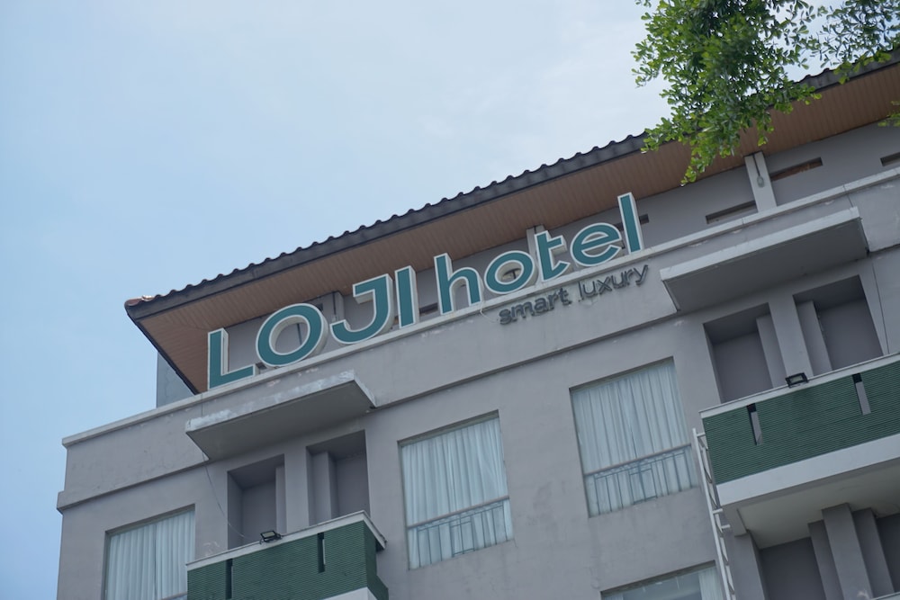 Loji Hotel Solo 4/64