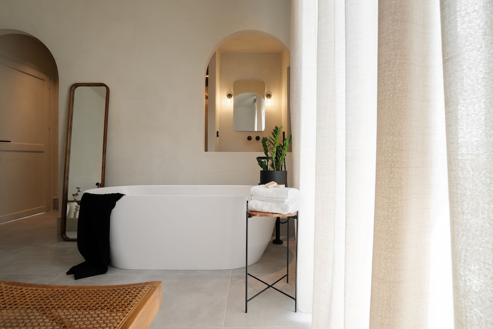 Polis of Naxos Stylish Suites 45/45