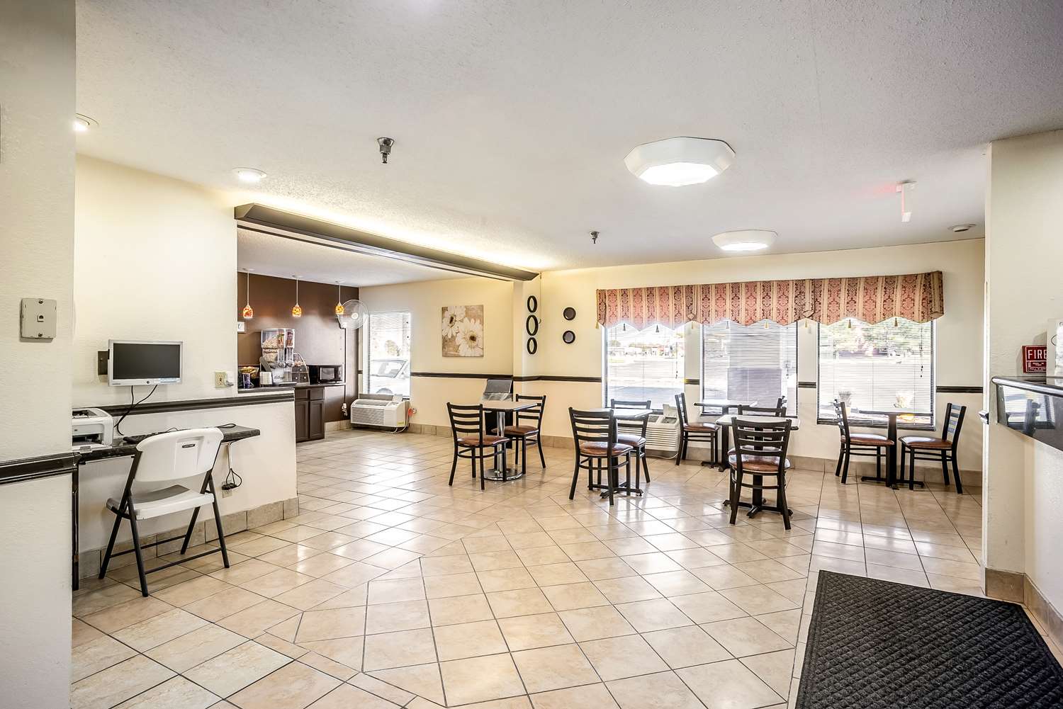 Super 8 by Wyndham Galesburg 8/14