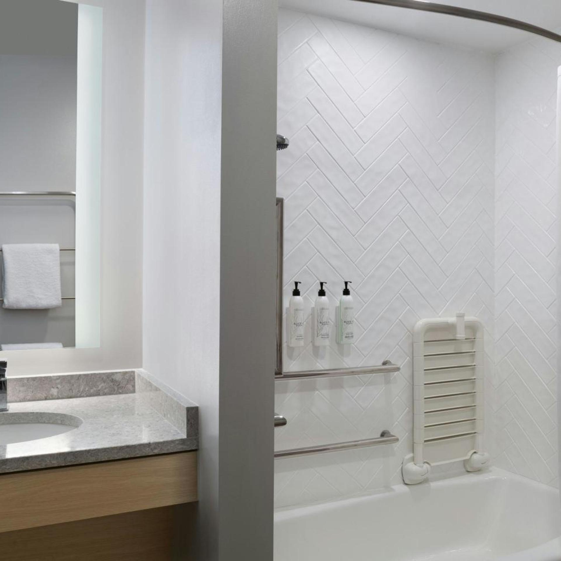 استوديو بسرير كوين مع أريكة بحوض استحمام لذوي الإعاقة، Towneplace Suites by Marriott Ft Lauderdale West 5/8