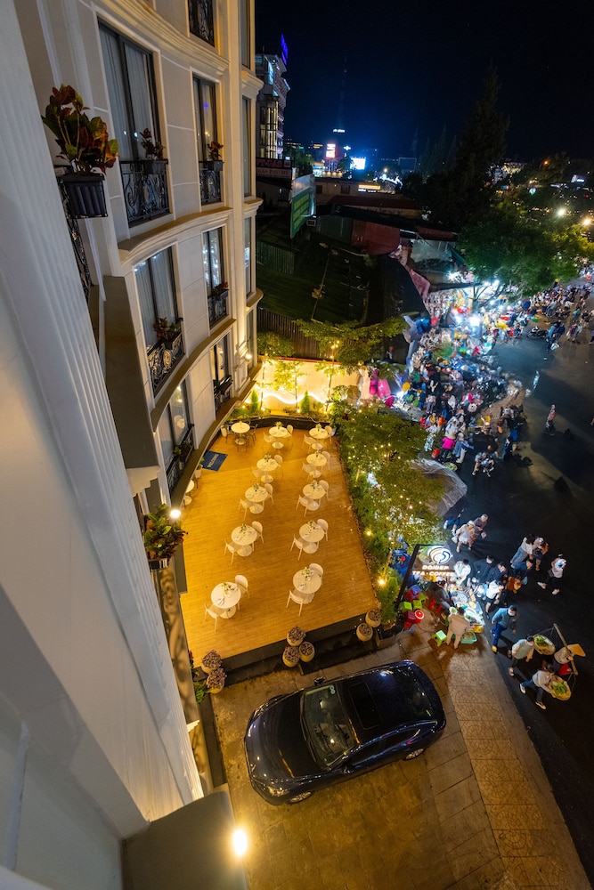Sandals Flora Hotel 6/48