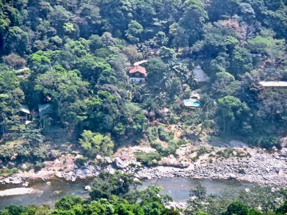 Villas Pico Bonito 58/66