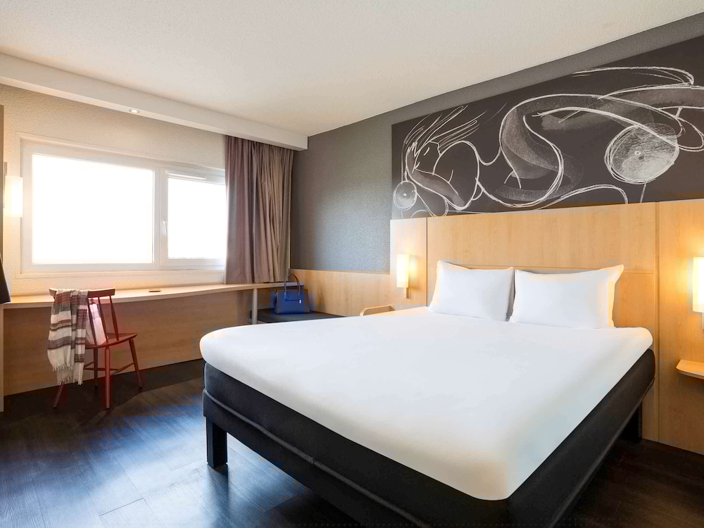 Ibis Bordeaux Lac 24/70