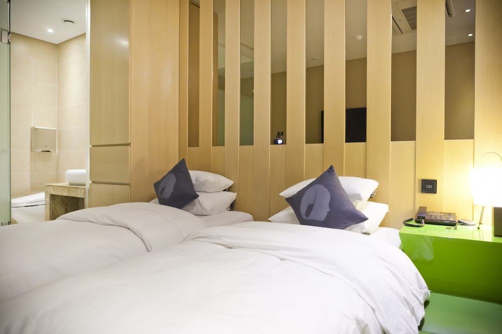 Hotel The Designers Hongdae 33/80