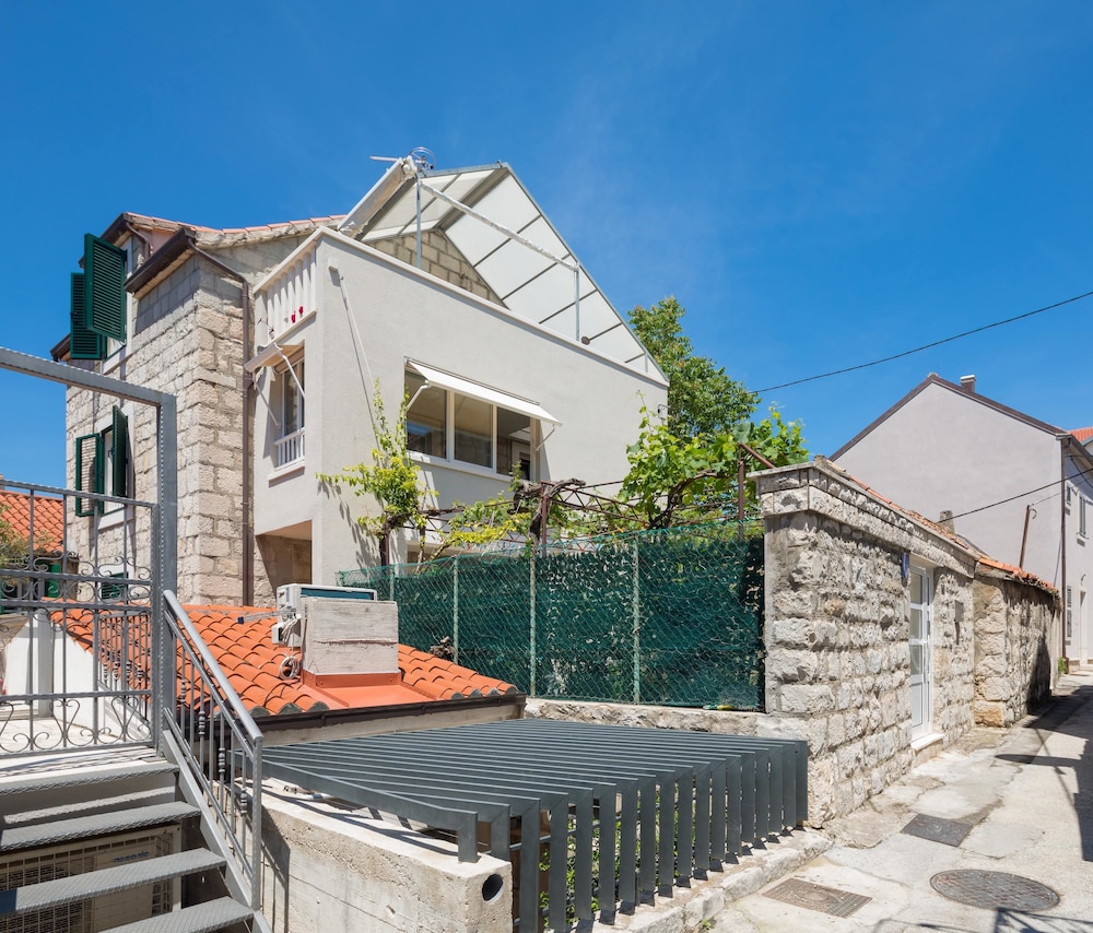 Split Center Suites 57/66