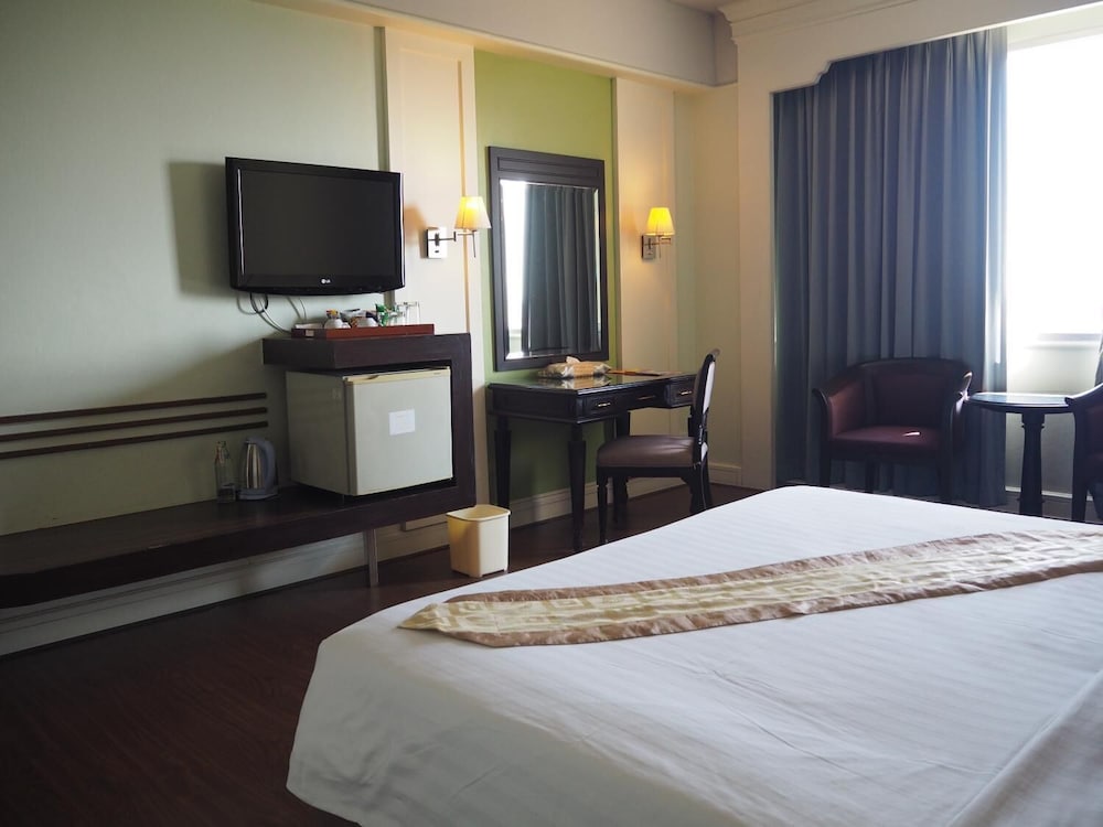 Charoenthani Khonkaen Hotel 23/56