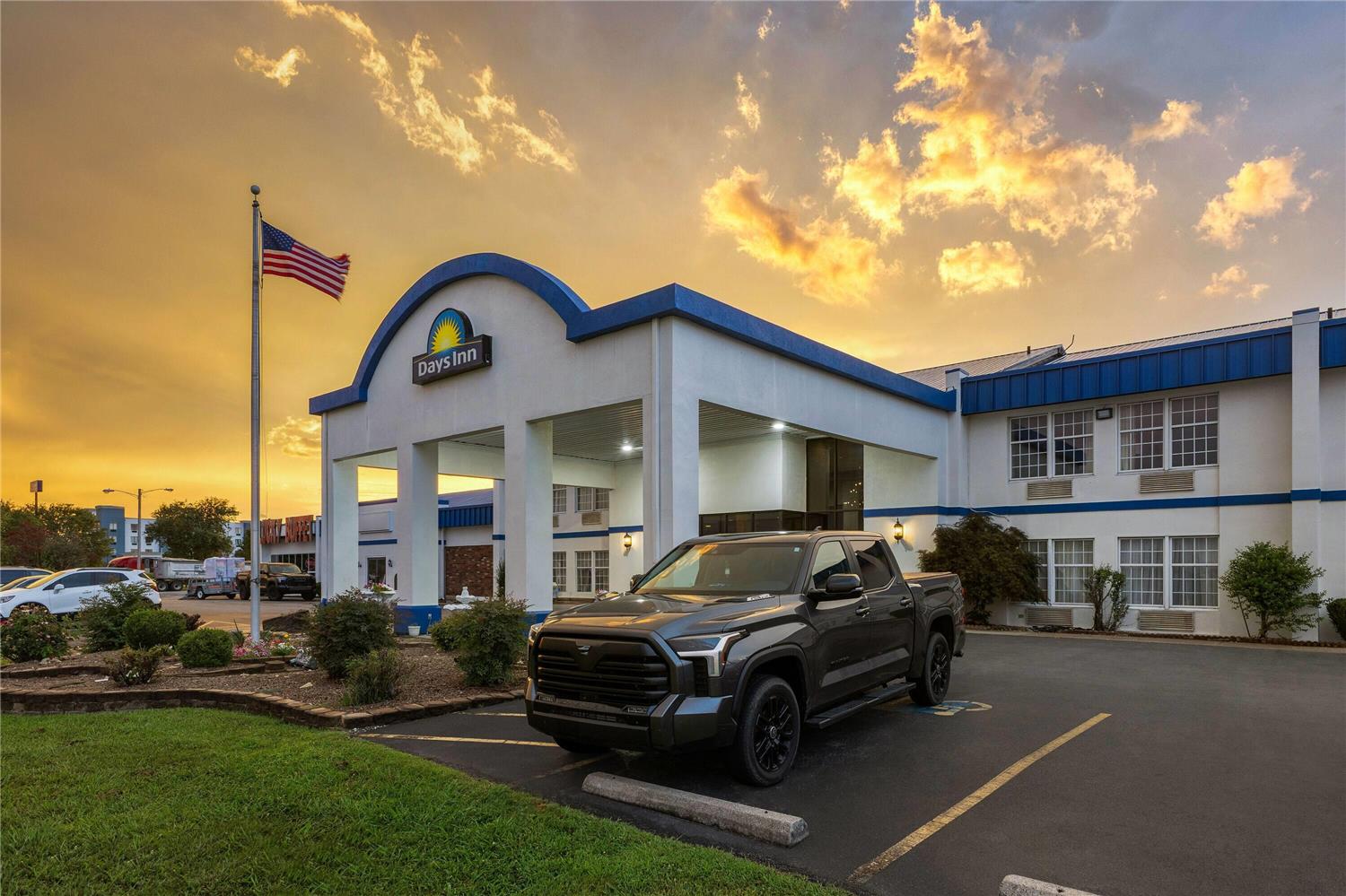 Days Inn by Wyndham Madisonville 13/17