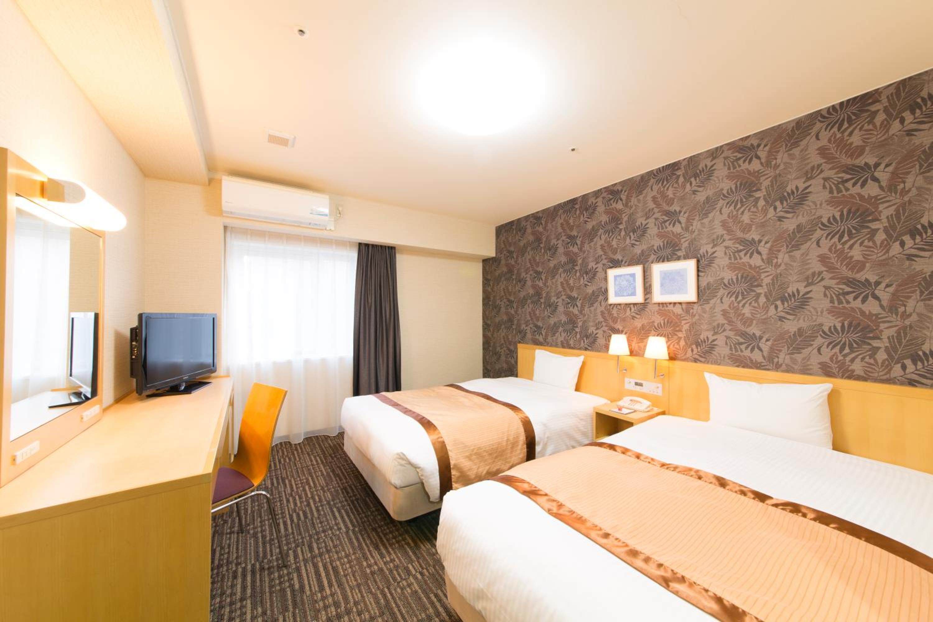 Standard, Twin Beds