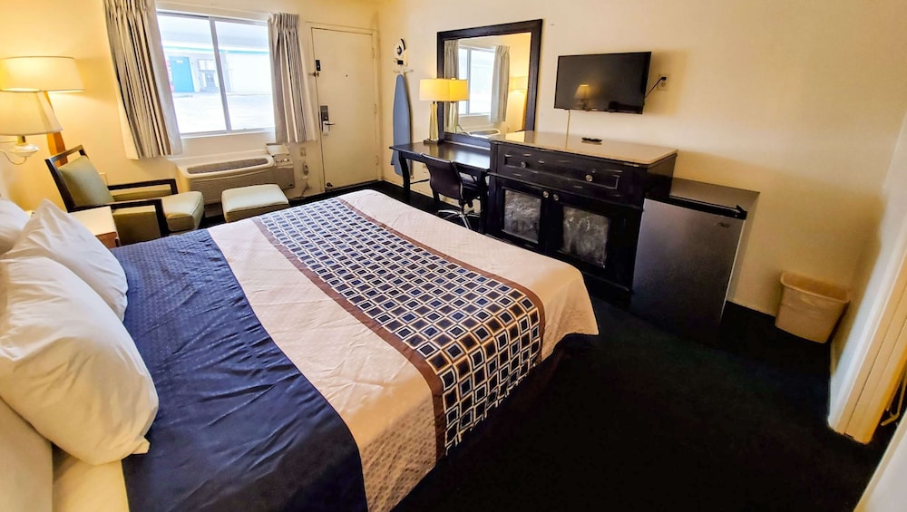 Magnuson Hotel Sierra Vista 18/36