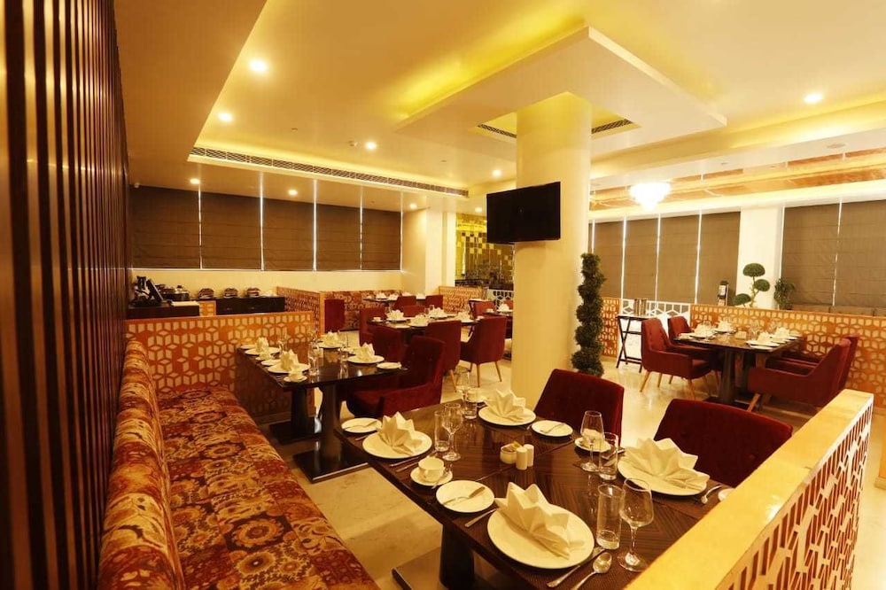 Days Hotel by Wyndham Jaipur Tonk Road 33/34
