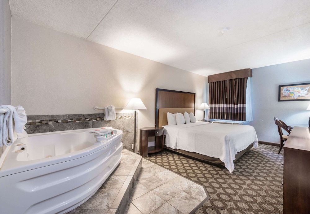 Econo Lodge Lafayette 13/57