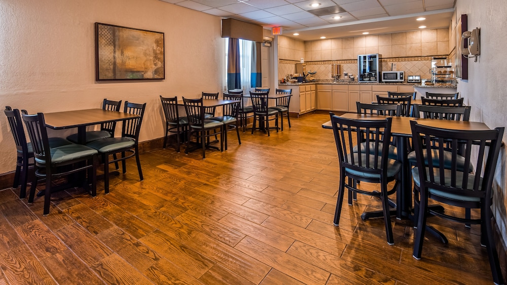 SureStay Hotel by Best Western Ottawa 35/42