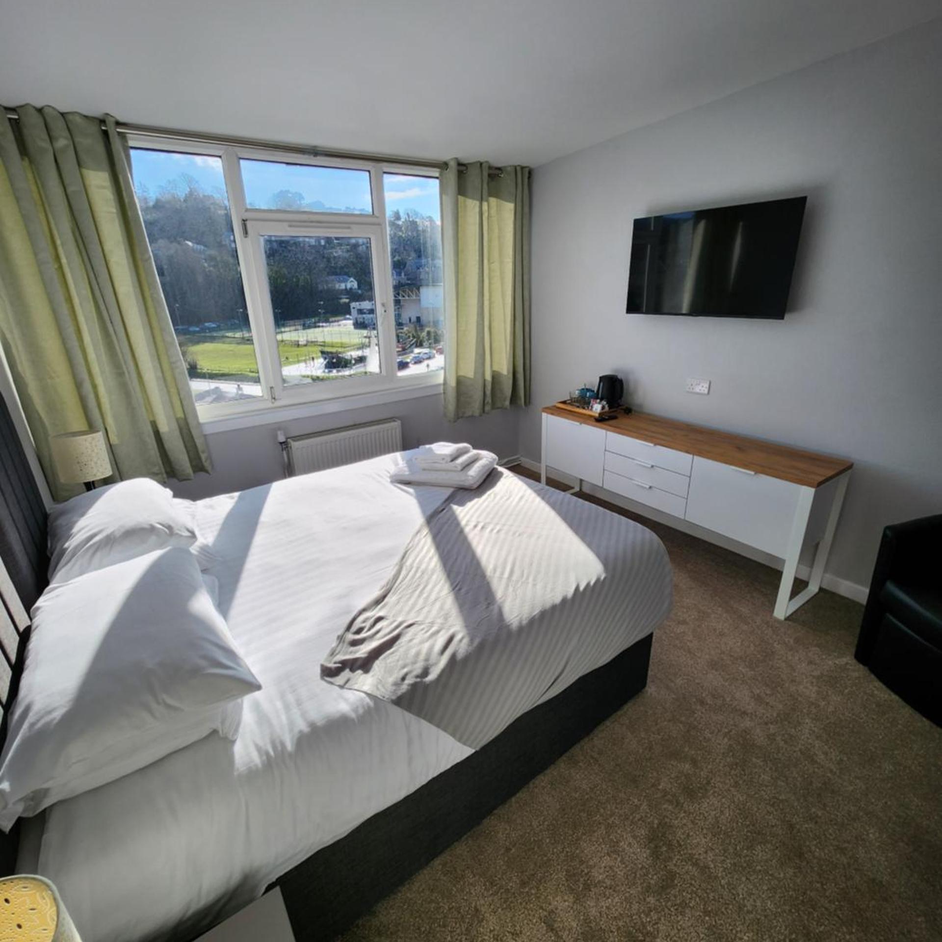 KINGS KNOLL HOTEL 18/53