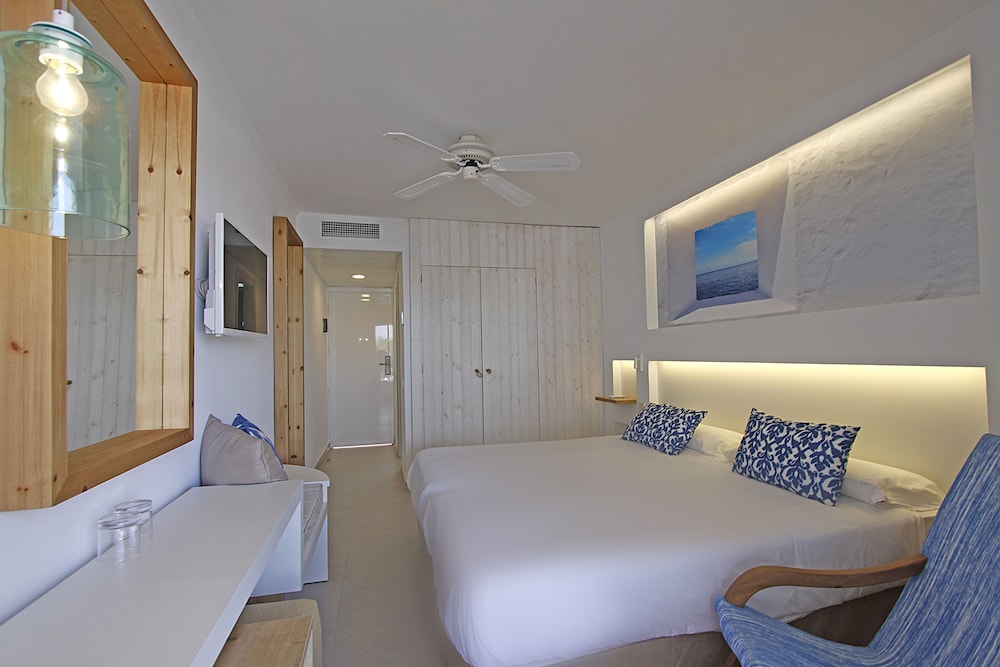 BG Portinatx Beach Club Hotel 12/30