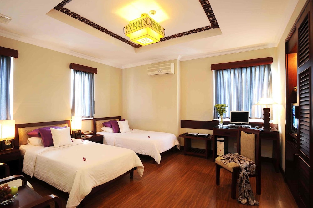 Orchid Hotel 27/71
