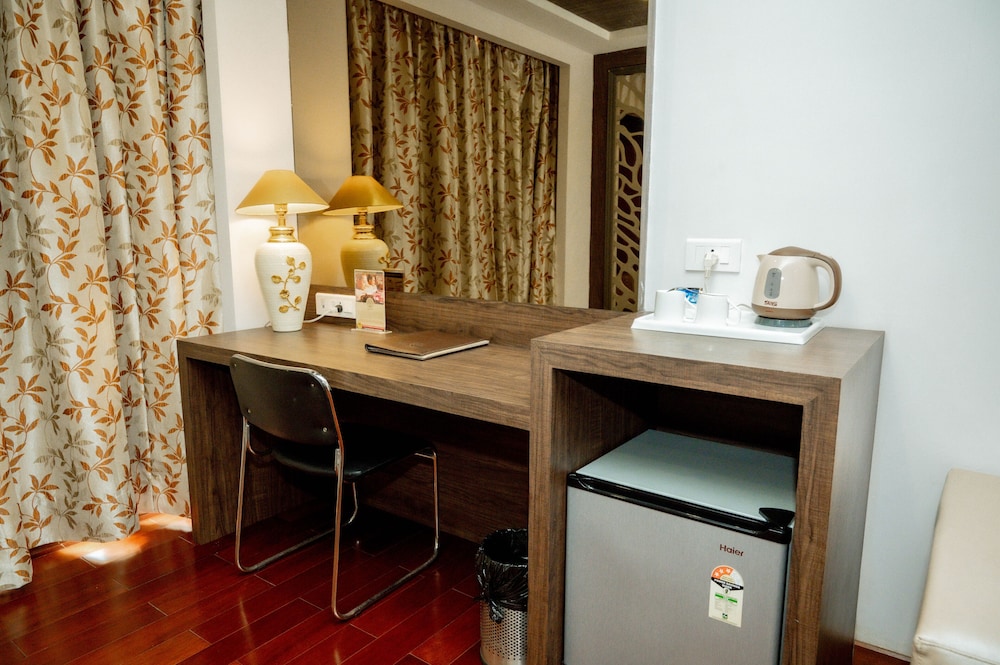 Hotel Mansha Regency 49/50