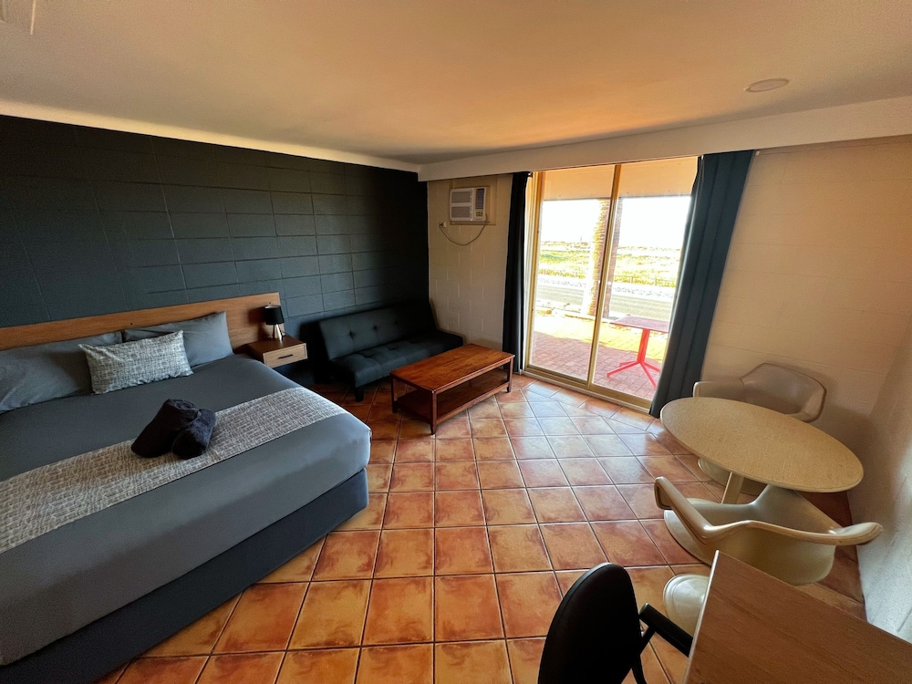 Hospitality Inn Port Hedland 12/50