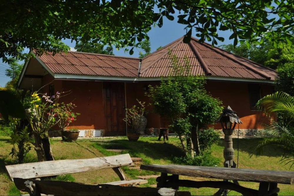 Baandin Huaiphung Resort 1/18