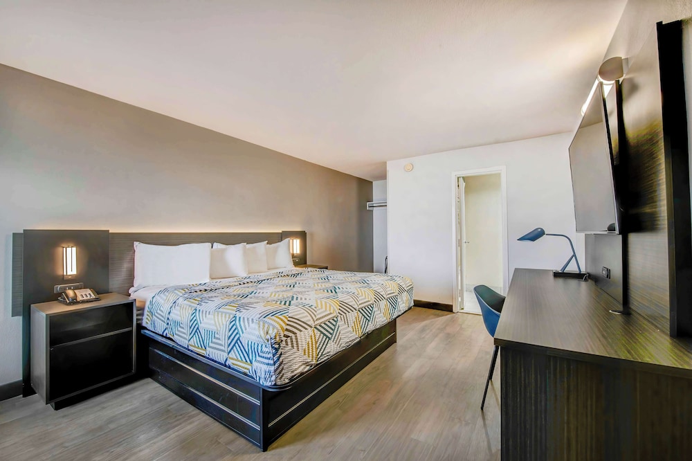STANDARD, KING BED, ACCESSIBLE