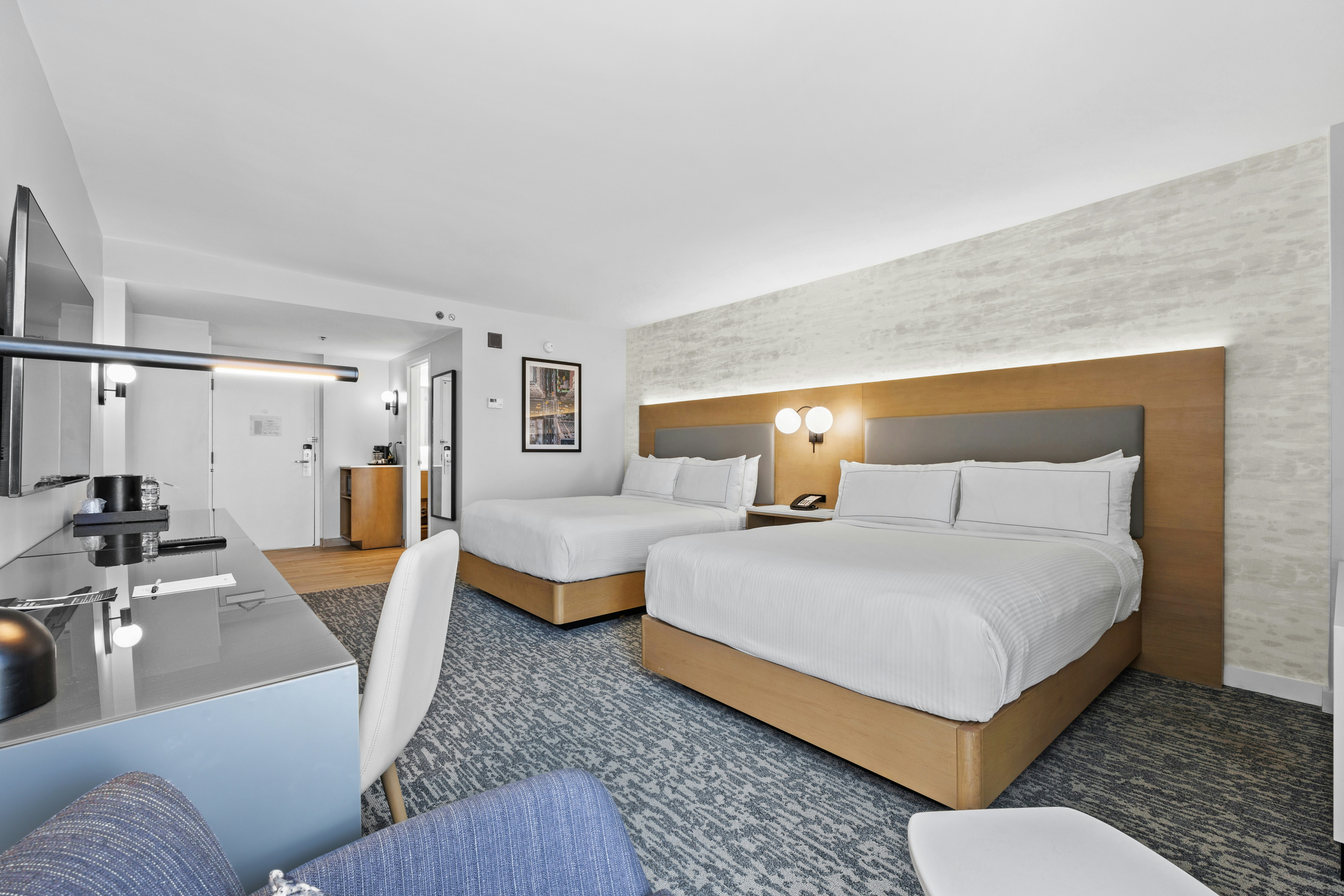 DoubleTree by Hilton New York JFK Airport 1/8
